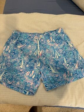 Lilly Pulitzer swim trunks size large Vgc.